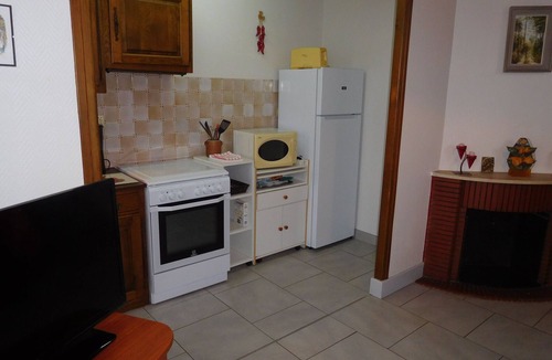 Richebourg Cottage | Detached cottage, 2 beds, near A5, enclosed garden, garage