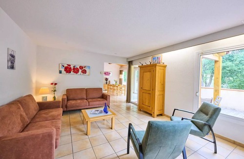 Quillan Villa | Detached villa, 2 bathrooms + air conditioning, sleeps 8