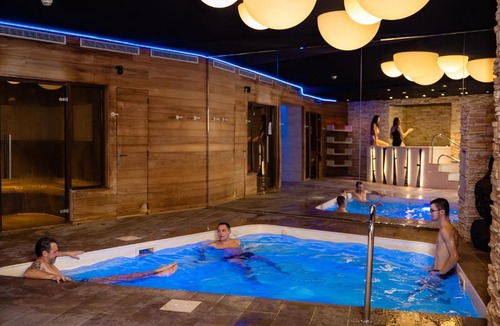 Rouilly-Sacey Hotel | Domaine de la Forêt d'Orient, Logis Hôtel, Restaurant, Spa et Golf