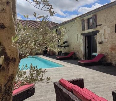Vic-Fezensac Bed & Breakfast | Domaine de Pourrouquet - Chambres d'hôtes de charme avec piscine et spa inclus