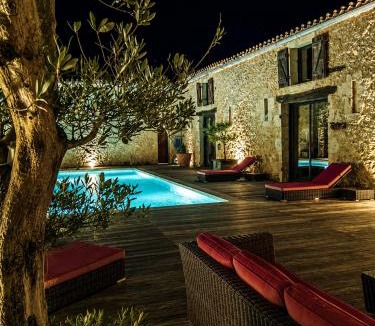 Vic-Fezensac Bed & Breakfast | Domaine de Pourrouquet - Chambres d'hôtes de charme avec piscine et spa inclus