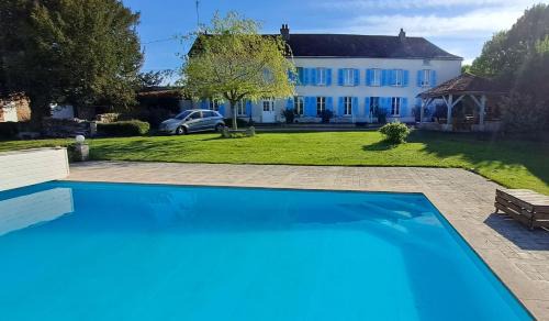 Ravieres House | Domaine des Tilleuls - Grand jardin avec piscine