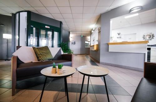 Saint-Etienne-de-Tulmont Hotel | Domaine de Pousiniès