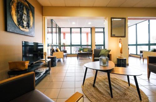 Saint-Etienne-de-Tulmont Hotel | Domaine de Pousiniès
