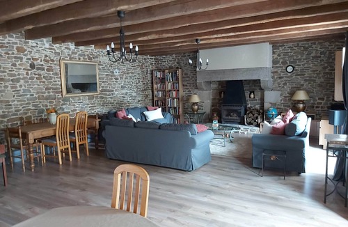 Les Champs-Geraux House | Double room-Queen-Private Bathroom-Courtyard view