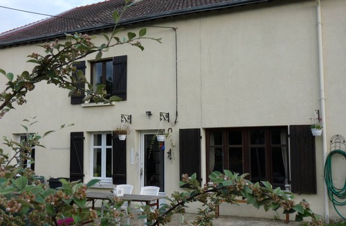 Falaise House | Double room in a house overlooking a natural horizon.