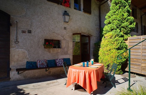 Duingt House | DUINGT, old Sheepfold, quality renovation, 100m from the lake.