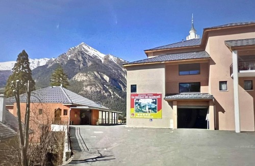 Jausiers Apartment | Duplex 6 pers 2 bedrooms. Heated indoor pool and enclosed garage.