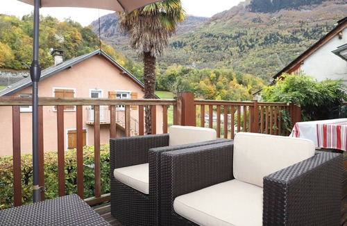 Luz-Saint-Sauveur Apartment | Duplex apartment on 1st floor in village house close to center.