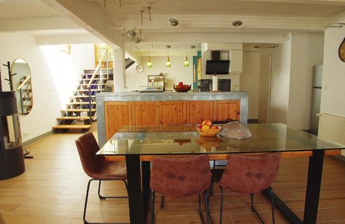 Lehon Apartment | Duplex Klimtea avec jardin et cadre verdoyant