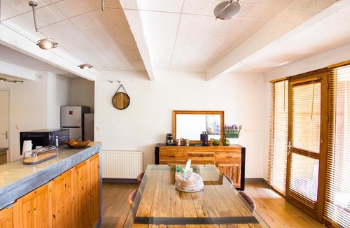 Lehon Apartment | Duplex Klimtea avec jardin et cadre verdoyant