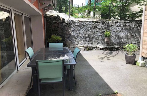 Luz-Saint-Sauveur House | Duplex T3 Calme avec Terrasse, Proche Thermes, 2 Chambres, Wifi Gratuit, Parking, Non Fumeur.