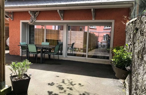 Luz-Saint-Sauveur House | Duplex T3 Calme avec Terrasse, Proche Thermes, 2 Chambres, Wifi Gratuit, Parking, Non Fumeur.
