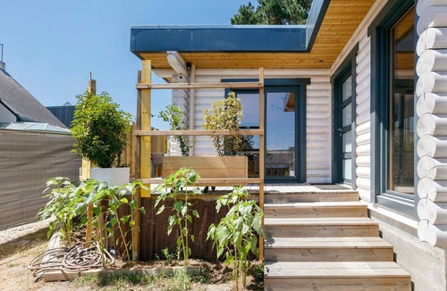 La Turballe House | Eco-Friendly Wooden Holiday Home with Terrace, Wi-Fi, and AC 300m from the Sea