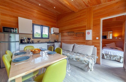 Martres-Tolosane Ski Chalet | Ecolochic chalet with 2 bedrooms + 2 bathrooms with 8 sleepings