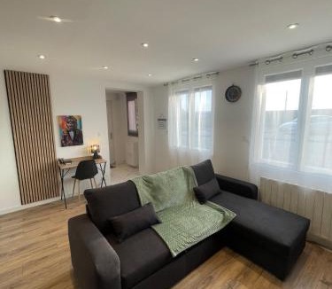 Loudeac Apartment | Elegance Rustic - Calme Bureau Parking Cozy