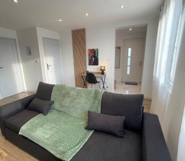 Loudeac Apartment | Elegance Rustic - Calme Bureau Parking Cozy