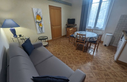 Bourbonne-les-Bains Cottage | Elegant 3-Star Apartment with Rooftop Terrace, Near Thermal Baths in Bourbonne-les-Bains