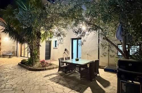 Route de Beaucaire Apartment | Elegant duplex apartment 10 minutes from downtown Nîmes