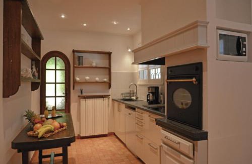 Beaucaire Villa | Elegant Mansion in Provence