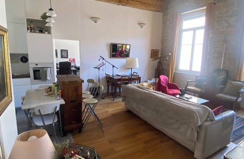 Boucle - Gros Caillou Apartment | Elegant silk worker's apartment in Croix-Rousse