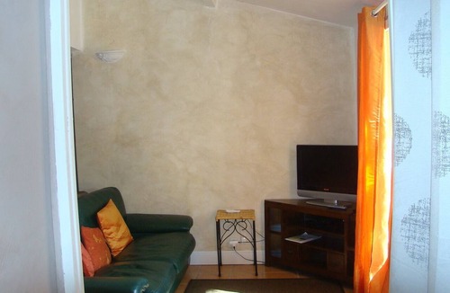 Belgentier House | ENTIRE APARTMENT ATTACHED TO THE MAIN HOUSE