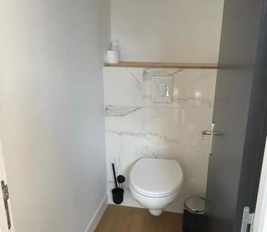Epinal Apartment | Epinal quartier historique, studio en mezzanine,