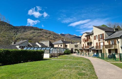 Bielle Apartment | Escapade Montagne en Famille, appartement cosy avec piscine couverte
