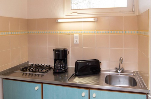 Espalion Apartment | Espalion, pleasant studio for 2 people, heated swimming pool, ideal for couples.