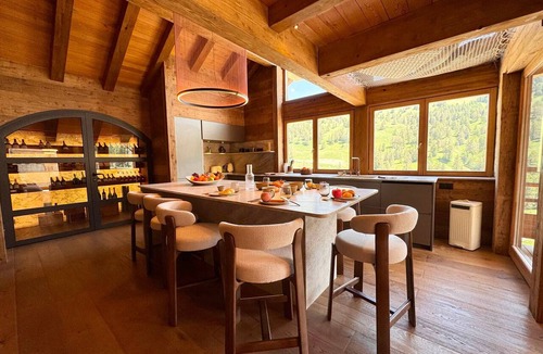 Vars Ski Chalet | Exceptional Chalet in Vars – 21 guests, 450 sqm, 3 suites