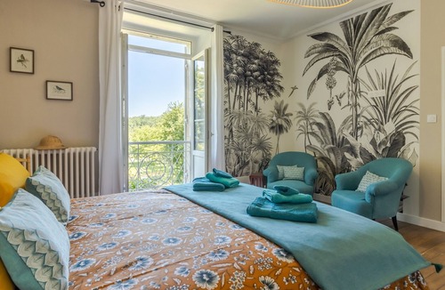Savignac-les-Eglises Apartment | "Exotic" Room with Shared Terrace, Shared Garden, and Wi-Fi