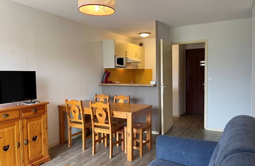 Gouaux-de-Larboust Apartment | Family apartment near slopes with balcony and Spassio access