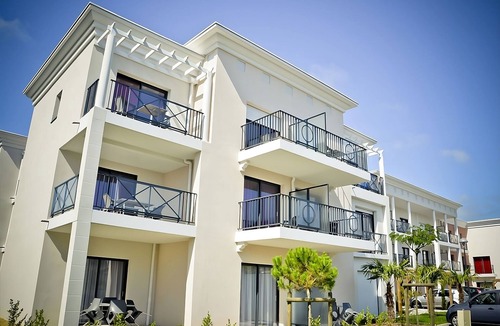 La Baule-Escoublac Hotel | Family-Friendly French Retreat | 3.0mi to Marina Walks And Beach Fun