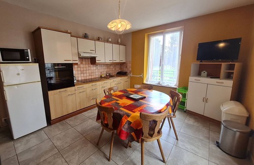 Parroy Cottage | Family-Friendly Ground-Floor Cottage with Large Garden, Near Canal and Forest