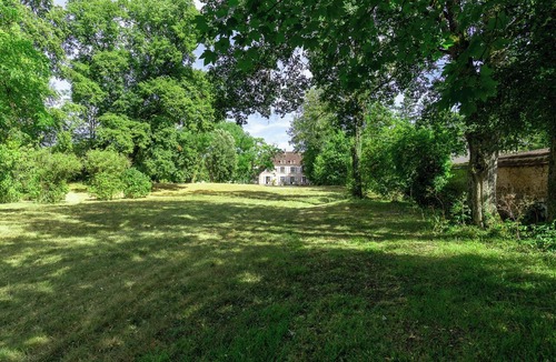 Hericy House | Family home for 16 adults, set in its own grounds along the Seine