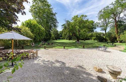 Hericy House | Family home for 16 adults, set in its own grounds along the Seine