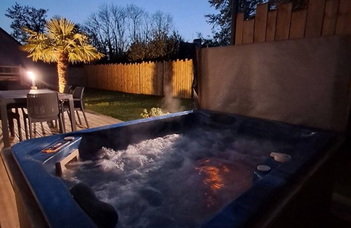 Ploubezre House | Family home with spa, near granit rose