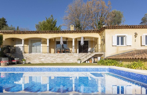Le Rouret House | Family house with swimming pool, parking space and pétanque court!