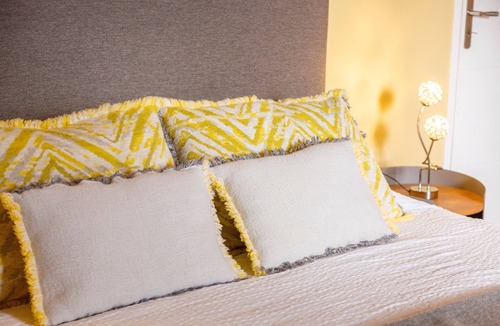 Concarneau Bed & Breakfast | Family Suite "Madame De Maintenon" with Shared Terrace, Garden, and Wi-Fi