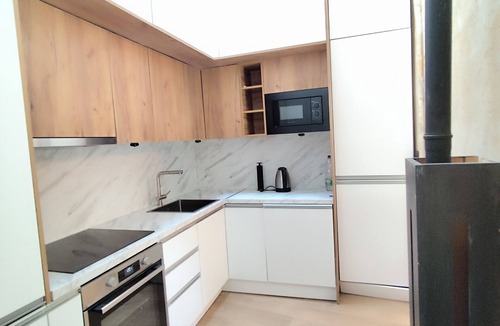 Faubourg Condo | Fantastic 2-bedroom condo with AC in charming Nîmes near Station and town