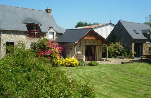 Saint-Donan House | Farm Inn near Saint Brieuc between Saint Malo and the pink granite coast,