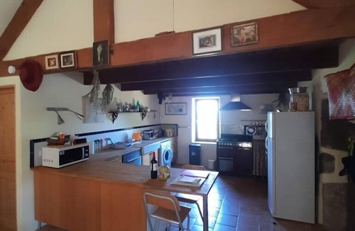 Villeneuve d'Aveyron Villa | Farmhouse in countryside, pet friendly, private pool, sleeps 6