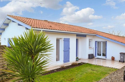 Seyresse House | Feel at home in this family vacation home with swimming pool!