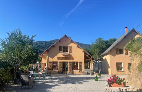 Escouloubre Bed & Breakfast | Ferme-auberge le cochon du Madres
