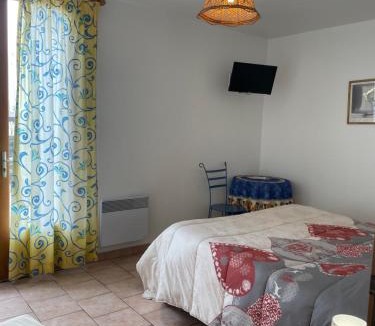 Escouloubre Bed & Breakfast | Ferme-auberge le cochon du Madres