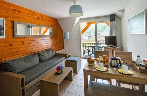 Saint-Mamet Apartment | Fitness, swimming pool, sauna, hammam, terrace, balcony, tv, ski locker, 50m², Luchon-Superbagnères