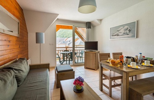 Saint-Mamet Apartment | Fitness, swimming pool, sauna, hammam, terrace, balcony, tv, ski locker, 60m², Luchon-Superbagnères