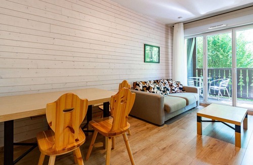 Ax-les-Thermes Apartment | Flat balcony overlooking the countryside, close to shops