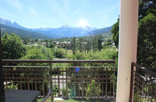 Jausiers Apartment | Floor -1, view valley, swimming pool, hammam, terrace, parking, tv, 27m², Pra Loup