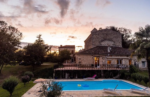 Moncrabeau Villa | Former presbytery with swimming pool